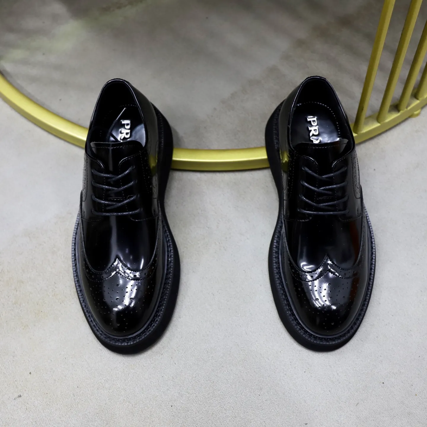 Ex-factory price: 640💰🙅‍♂️🙅‍♂️🙅‍♂️Cowhide Brand: PRADA Standard code: 38-44 (45 customized) Grade: Same as the official website Material: Original high-grade cowhide surface, cowhide lining, non-slip, soft and wear-resistant outsole Style category: Men's fashionable casual boots, distinguished luxury brand elements, top luxury Color: actual picture color